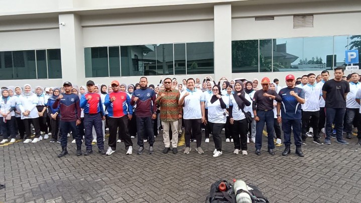 Damkar Pekanbaru Kolaborasi RS Awal Bros Sosialisasi Pencegahan Penanggulangan Kebakaran Damkar Pekanbaru Kolaborasi RS Awal Bros Sosialisasi Pencegahan Penanggulangan Kebakaran