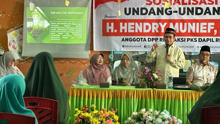 PW Muslimat Al Washliyah Riau Silaturahmi dan Sampaikan Aspirasi kepada Anggota Komisi VII DPR RI Hendry Munief PW Muslimat Al Washliyah Riau Silaturahmi dan Sampaikan Aspirasi kepada Anggota Komisi VII DPR RI Hendry Munief