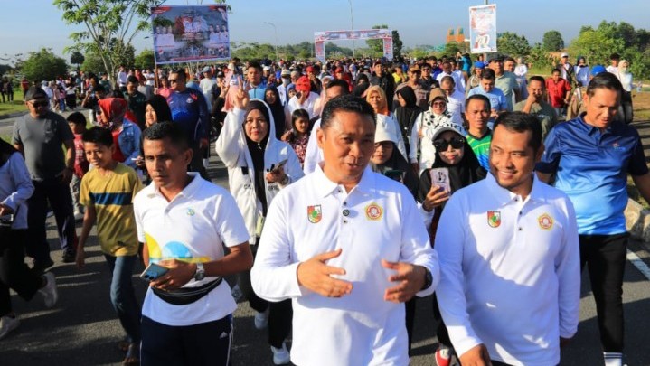 Meriahkan Hari Sumpah Pemuda ke-97, Ribuan Masyarakat se-Kota Pekanbaru Jalan Sehat Bersama Meriahkan Hari Sumpah Pemuda ke-97, Ribuan Masyarakat se-Kota Pekanbaru Jalan Sehat Bersama