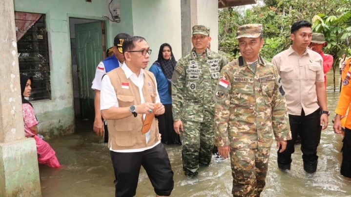 Banjir Mulai Terjadi di Kampar, Tim BPBD Gerak Cepat Bantu Evakuasi Warga di Desa Silam Kuok