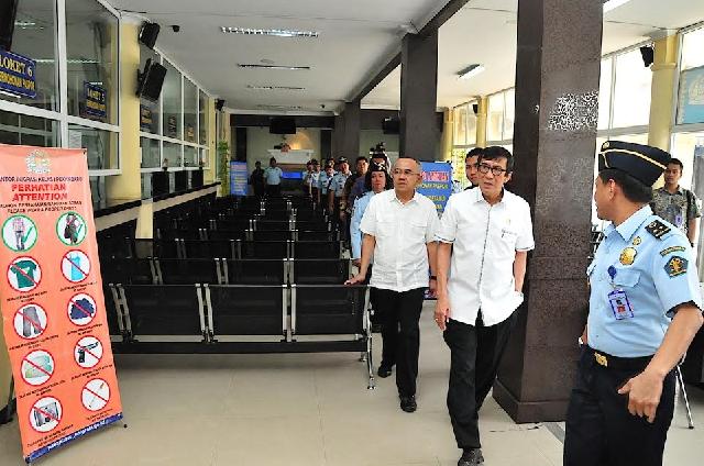 Kunjungan Kerja MENKUHAM ke Kantor Imigrasi Pekanbaru Kunjungan Kerja MENKUHAM ke Kantor Imigrasi Pekanbaru