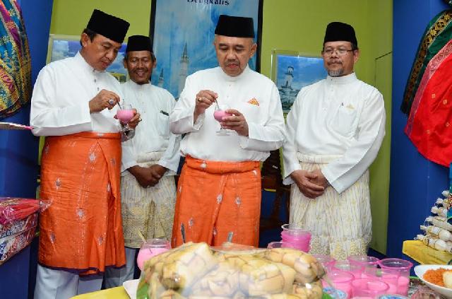 Pembukaan MTQ Provinsi Riau ke 33 di Tembilahan Pembukaan MTQ Provinsi Riau ke 33 di Tembilahan